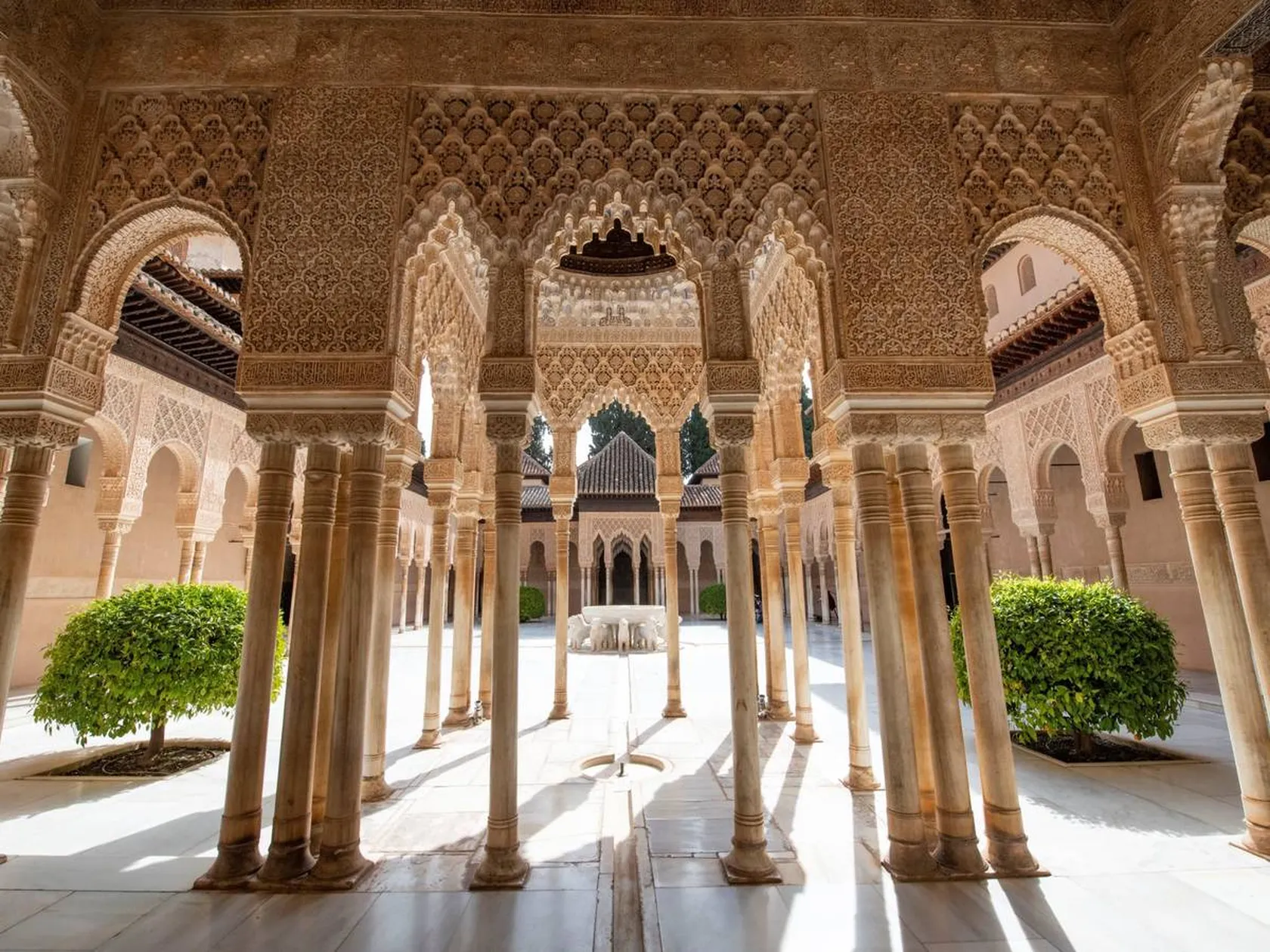 visita-la-alhambra-de-granada-sin-tener-que-salir-de-casa.jpg
