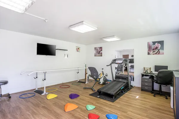 Salle de rééducation équipée pour seniors, EHPAD Villa Caroline à Gennevilliers