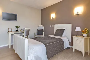 Chambre thème blanc et gris chaleureuse premium ehpad à Marseille, Résidence Les Jonquilles