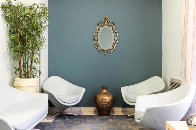 Salle de repos bleu et balnc, vintage en maison de retraite à Marseille Résidence du Palais