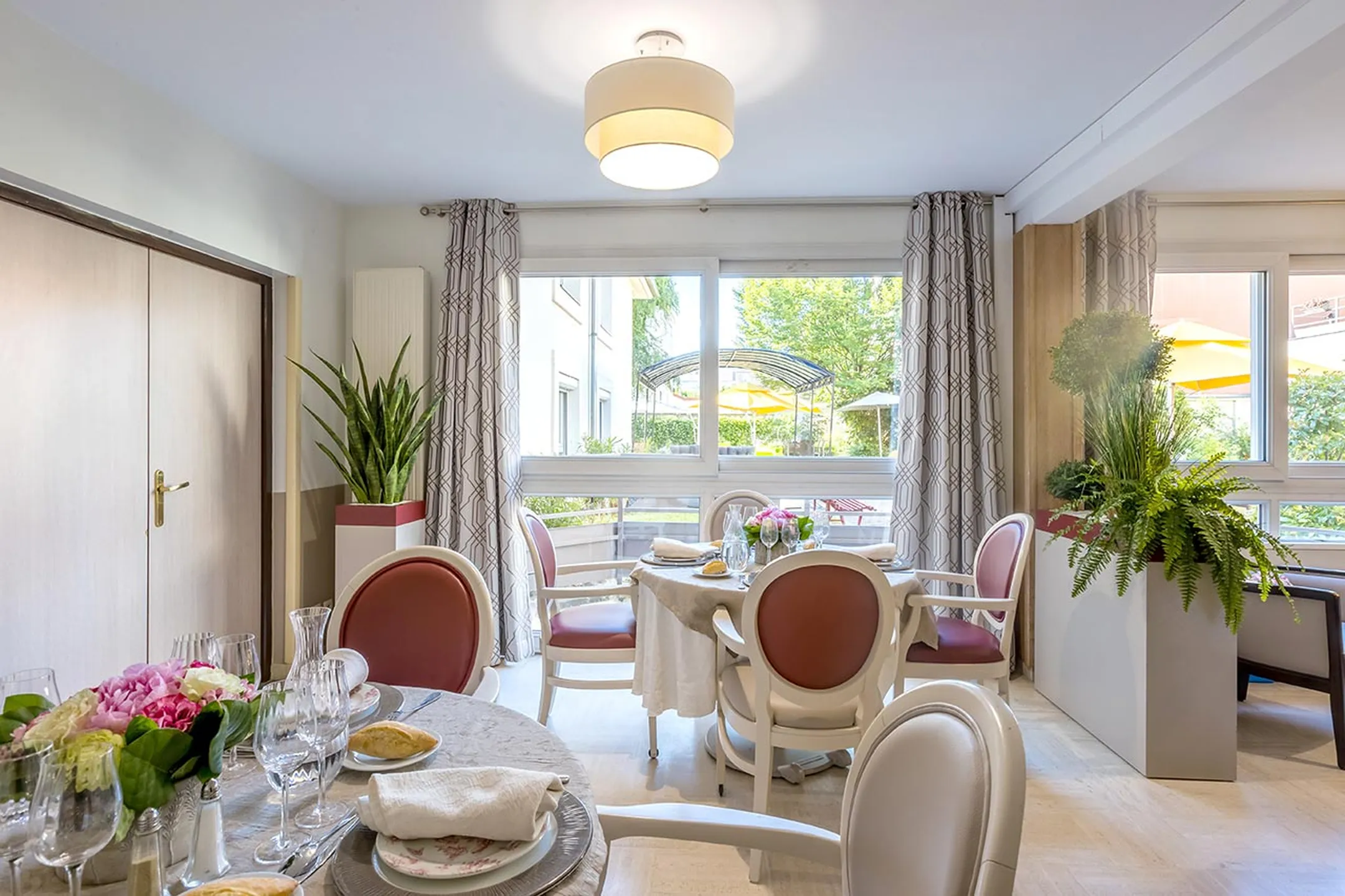salle de restaurant à la résidence azur, maison de retraite à colombes