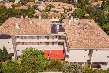 Vue de drone de la villa maison de retraite à Marseille, Résidence Mazargues