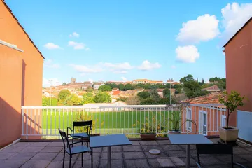 Vue dégagée depuis la terrasse de l’EHPAD La Maison Ensoleillée à Abeilhan