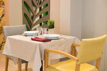 Table à manger deux places ehpad à Marseille, Résidence Les Epis d'Or