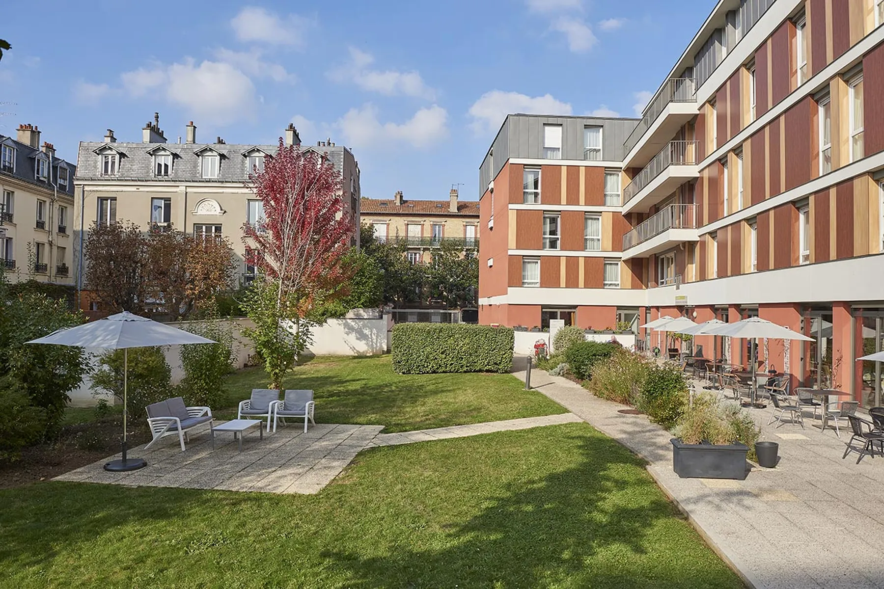 jardin cour avant oelouse oarasdol et transat, maison de retraite st-cloud résidence longchamp