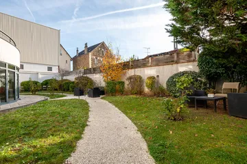 Chaussée jardin pelouse gravier, maison médicalisée à Vanves, Résidence Médicis