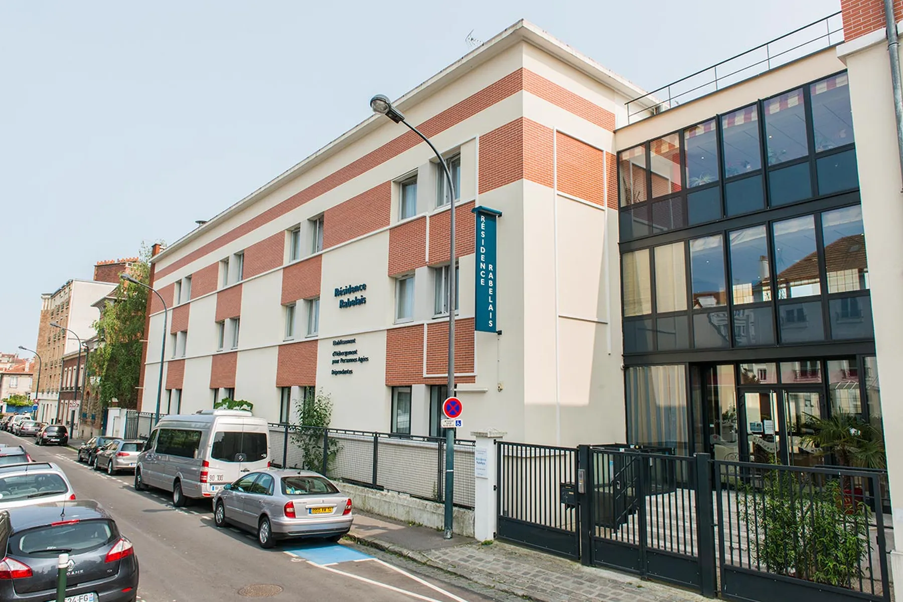 Façade de la résidence Rabelais à Asnières-sur-Seine, maison de retraite
