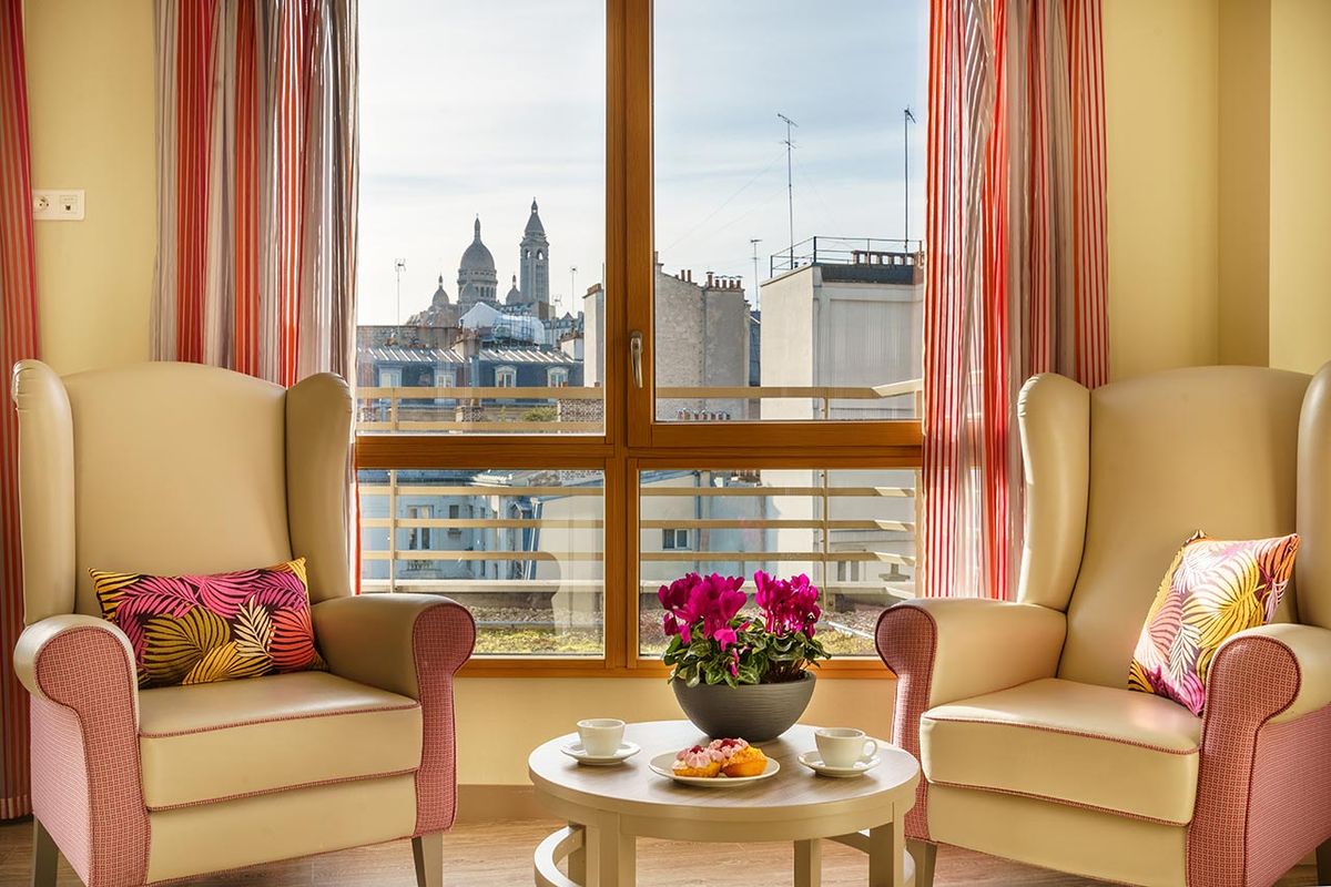 feêntre donnant vue paris Résidence Ornano exposition soleil ambiance cocooning