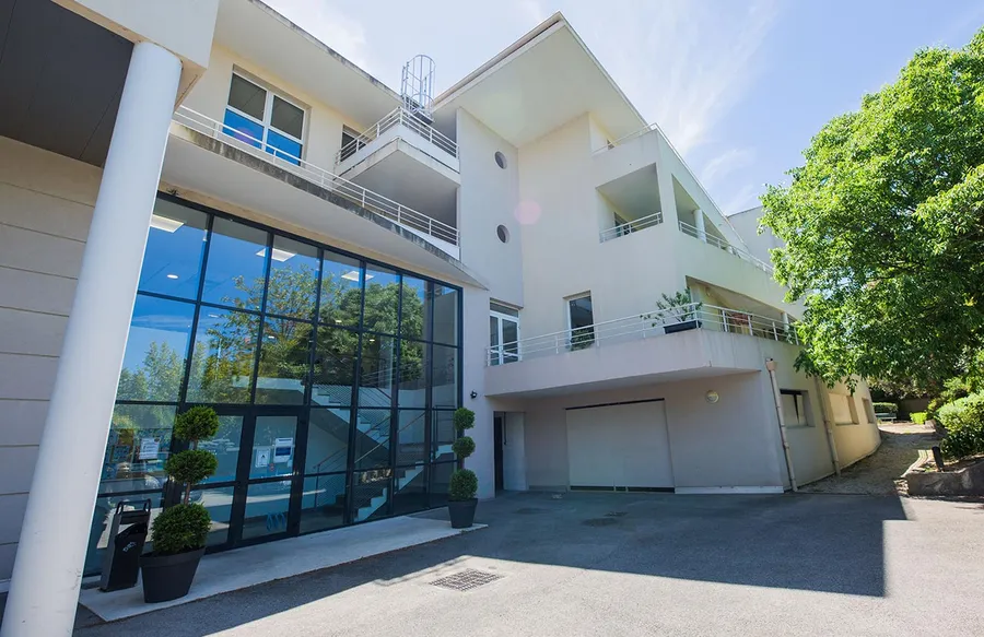Facade villa ehpad blanc moderne à Marseille, Résidence Mazargues