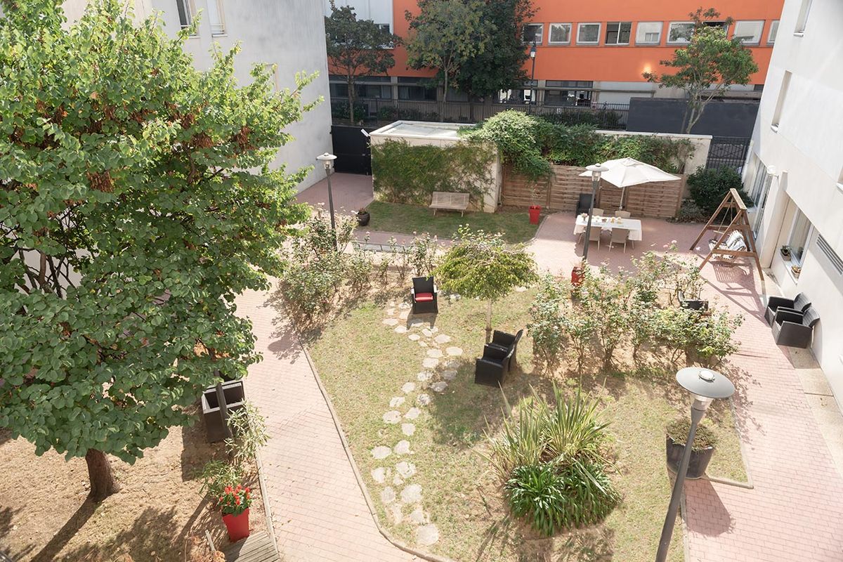 Vue en hauteur du jardin de la résidence les Marines à Asnières