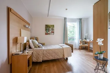 Chambre premium boisé en maison de retraite à Garches, Résidence de l'Empereur