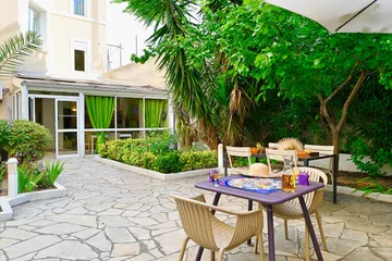 Jardin verrière botannique nature te arbres en maison de retraite à Marseille, Résidence Marguerite