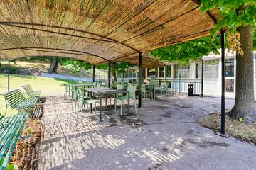 Terrasse en jardin et nature en maison de retraite à Marseille, Résidence Les Sèolanes