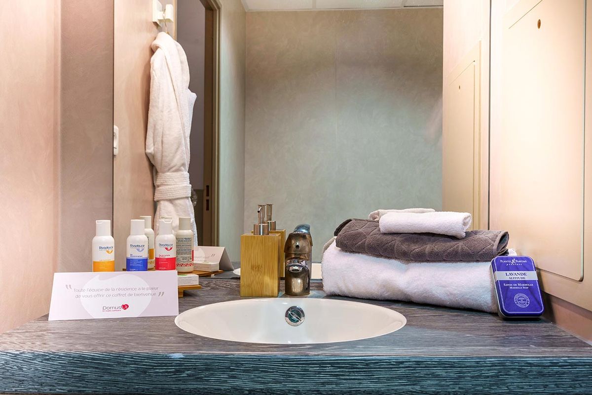 Salle de bain Résidence Ornano à Paris style hôtel