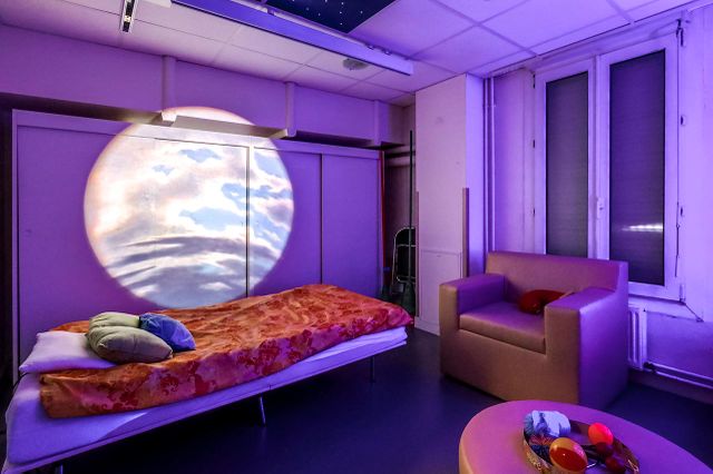 salle de méditation zen yoga maison de retraite Médicis à Sartrouville projecteur et leds