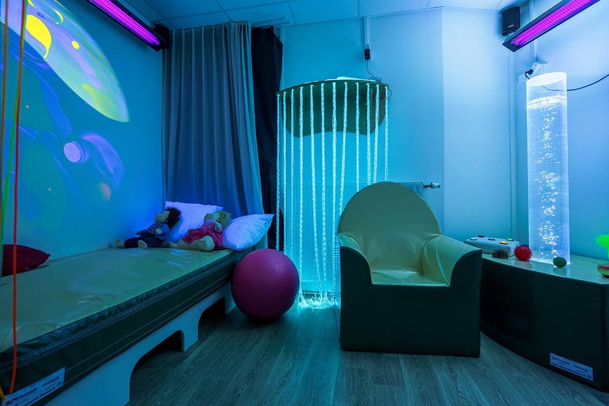 chambre détente simulation aquarium avec projecteur et jeux Résidence Ornano à Paris