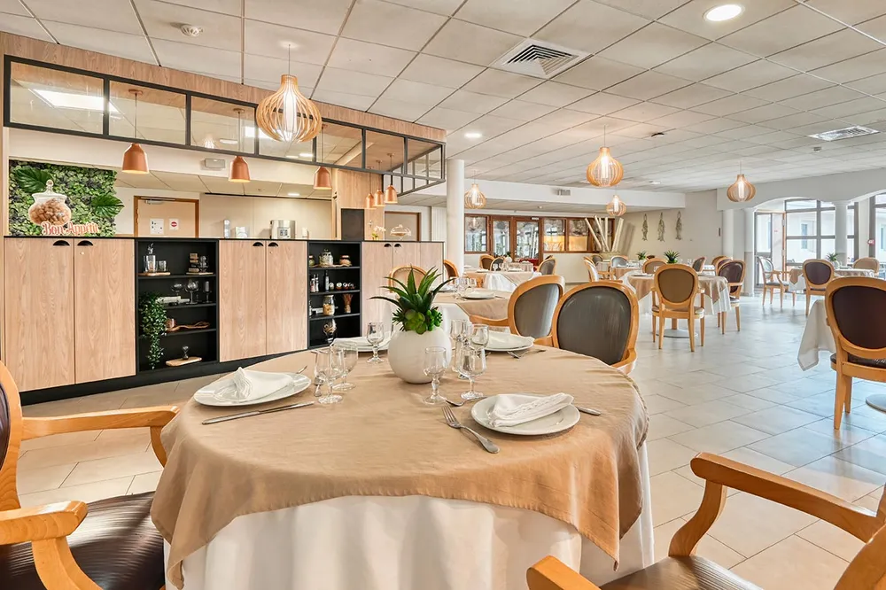 Salle de restauration hotel lumineux airbnb ehpad alzheimer à Marseille, Résidence Les Jonquilles