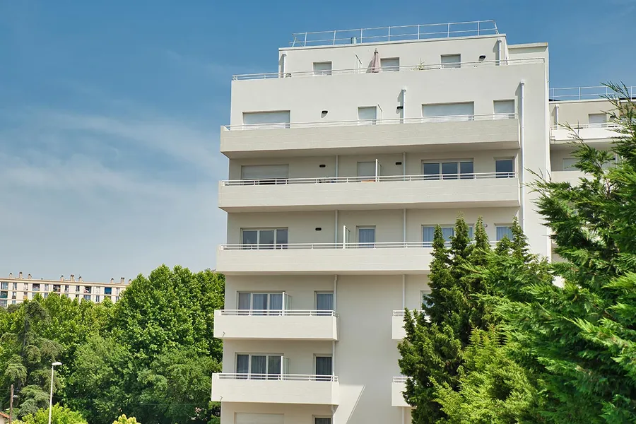 facade immeuble blanc moderne à Marseille, Résidence Sainte-Marthe
