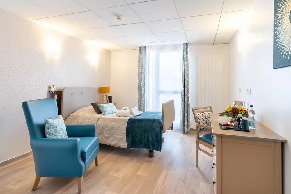 Chambre résidence jean-rostand à chatenay-malabry, thème bleu et blanc , lumineuse