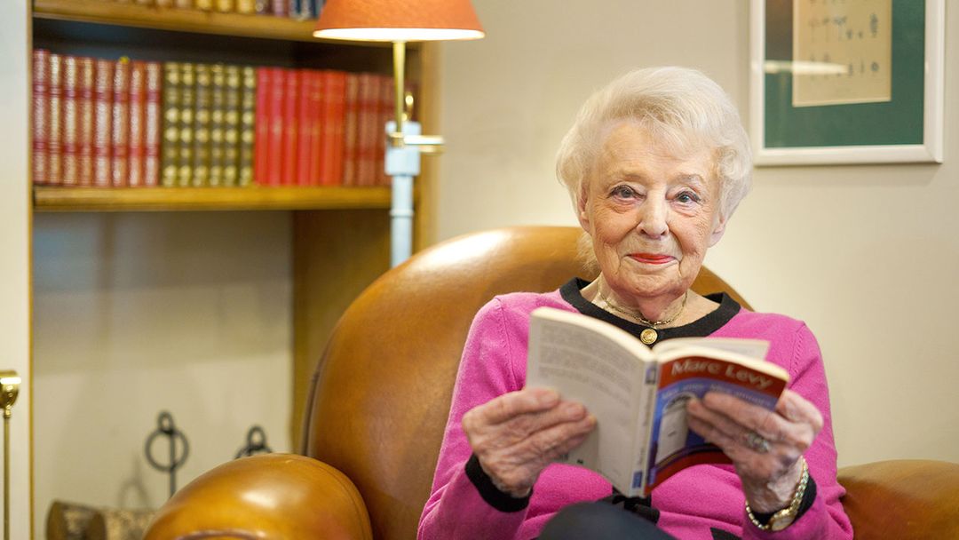 personne agee dans appartement residence seniors