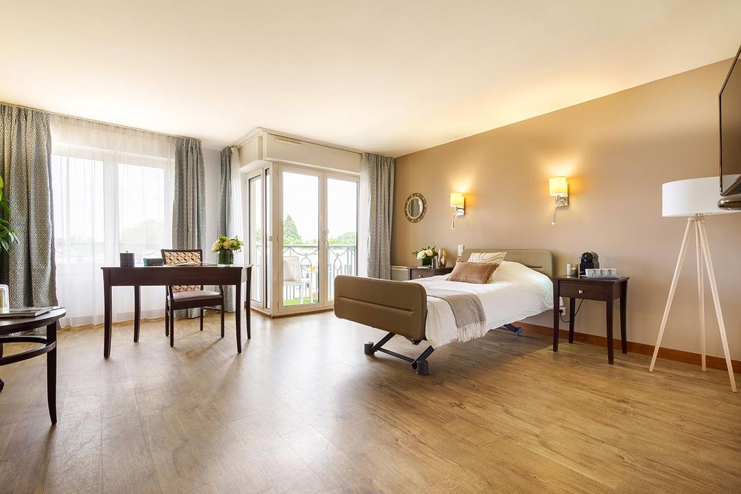 Espace privatif moderne et confortable d’un résident à l’EHPAD Tiers Temps de Suresnes