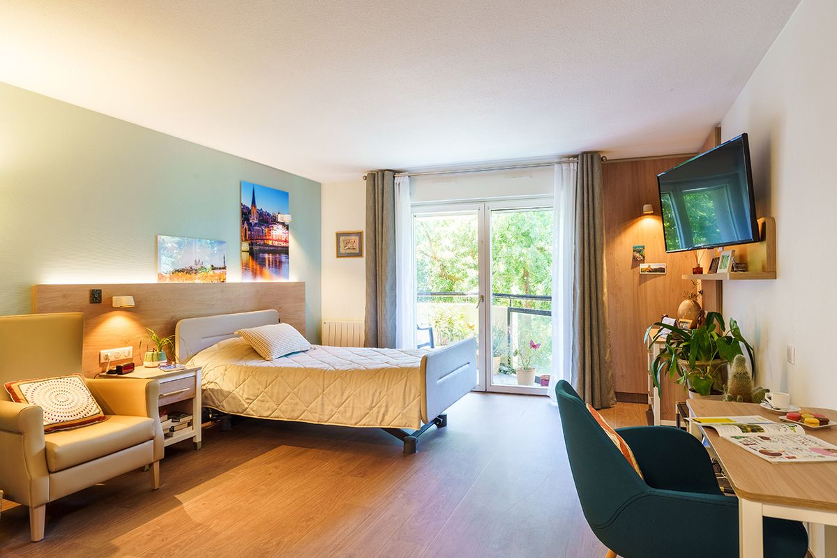 Chambre personnalisée avec balcon - résidence Tiers Temps Lyon