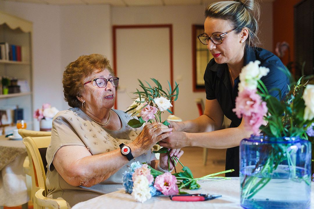 Personnes agés aide soignante activité floral Gouvieux EHPAD