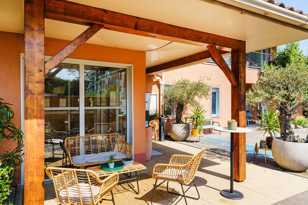 terrasse plein air maison de retraite le cannet