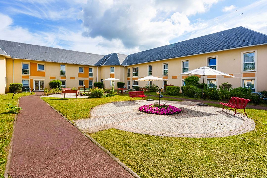 EHPAD Gouvieux résidence ensoleilé jardin floral zone de repos