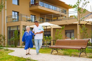 Promenade accompagnée dans le jardin de La Bastide du Grand Vallat
