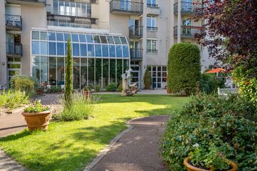 Jardin verdoyant arboré - résidence tiers temps suresnes
