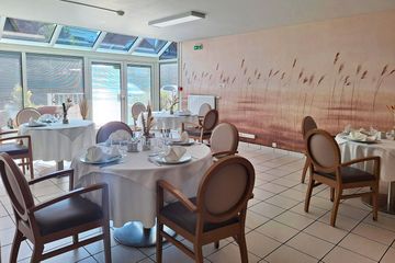 Restaurant avec table dressé ehpad amandines cambrai