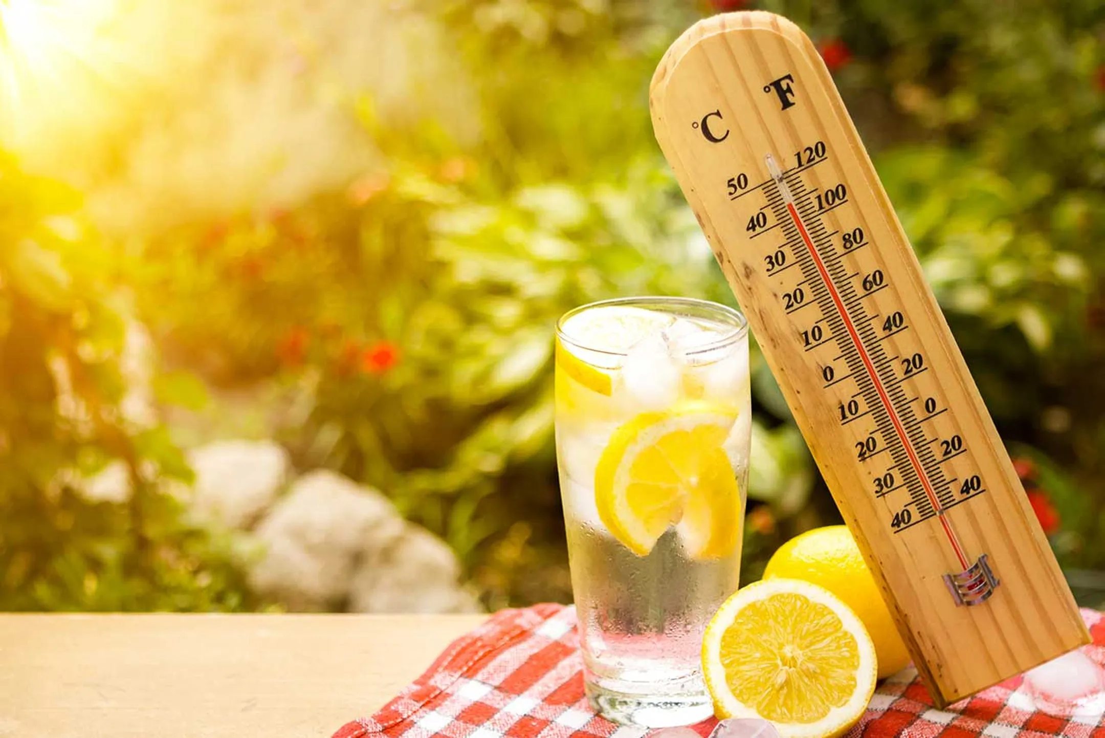 thermomètre 45 degrés celsius et boisson fraiche