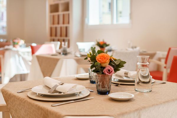 table restaurant residence pavillon charlotte oyonnax