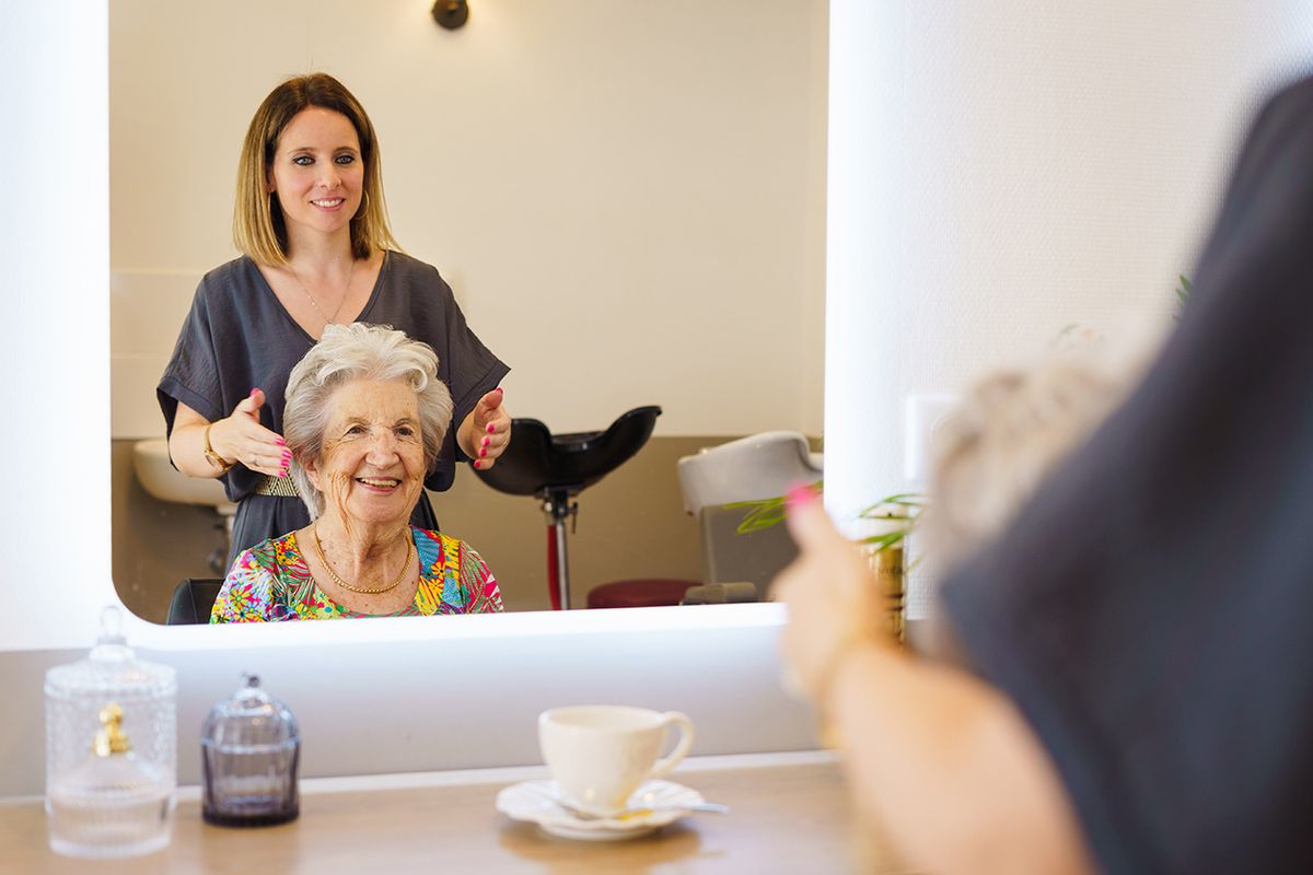 Coiffure et bien-être au salon - résidence Tiers Temps Lyon
