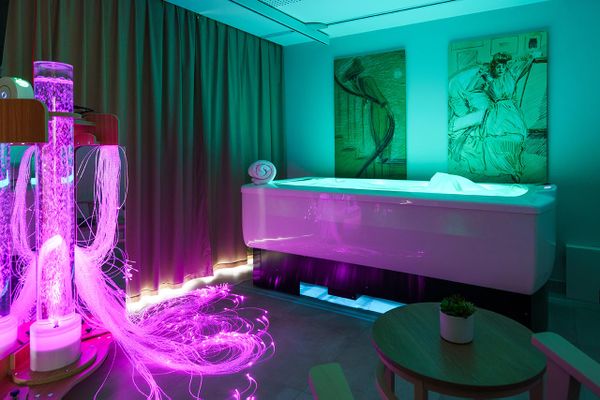 espace bien-être avec lit à flottaison maison de retraite la belle anglaise