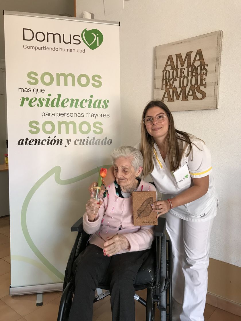 24042024124105SSSdia del libro vicenta.jpg