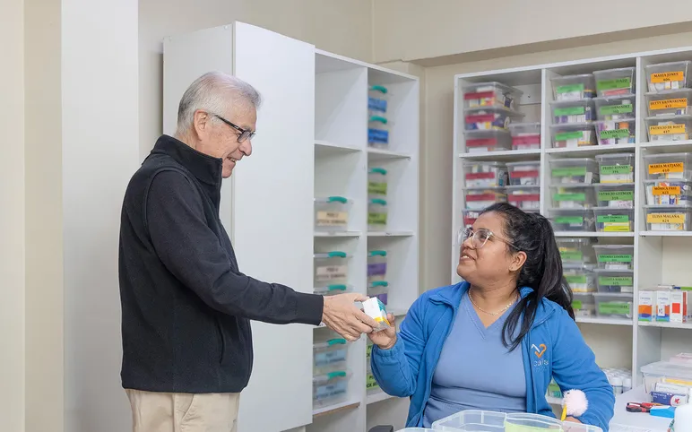 Farmacia-Acalis-Las-Tranqueras