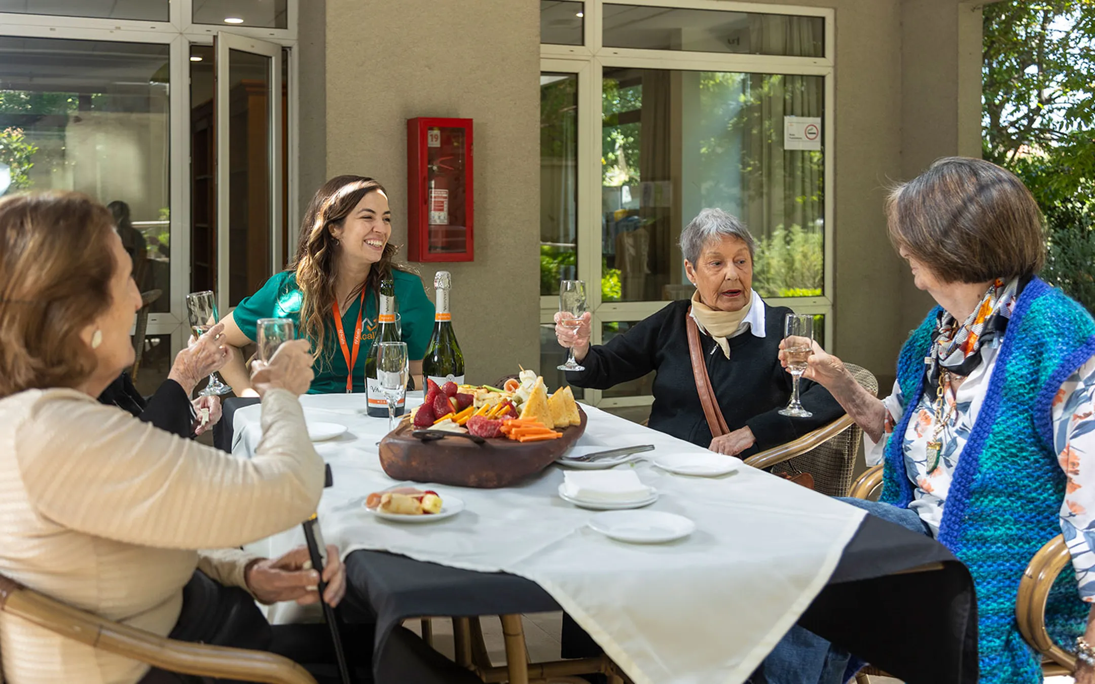 Residencia Acalis Las Tranqueras en Las Condes con espacios modernos y atención especializada para adultos mayores