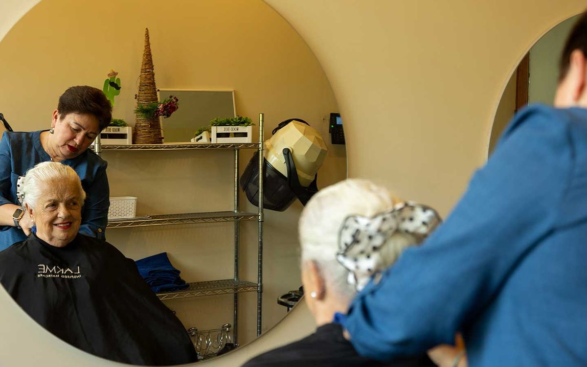 Peluquería-de-la-residencia-para-mayores-Acalis-Los-Dominicos