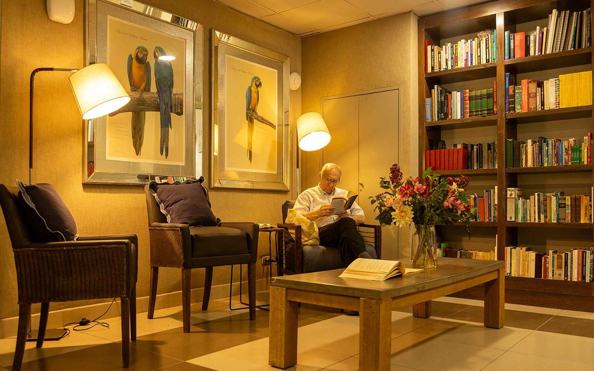 Biblioteca-en-residencia-Acalis-Coventry-en-Ñuñoa-v2