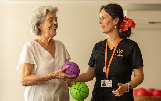 Kinesiología-individual-grupal-de-la-residencia-para-mayores-Acalis-Los-Dominicos