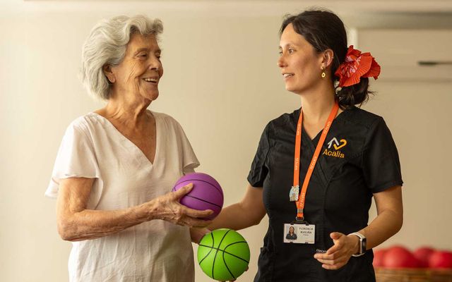 Kinesiología-individual-grupal-de-la-residencia-para-mayores-Acalis-Los-Dominicos