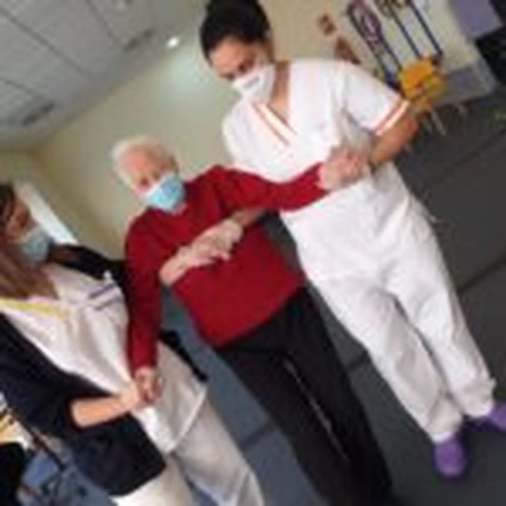 DomusVi-Nuestra-Sra-del-Rosario-departamento-fisioterapia-2-150x150.jpg