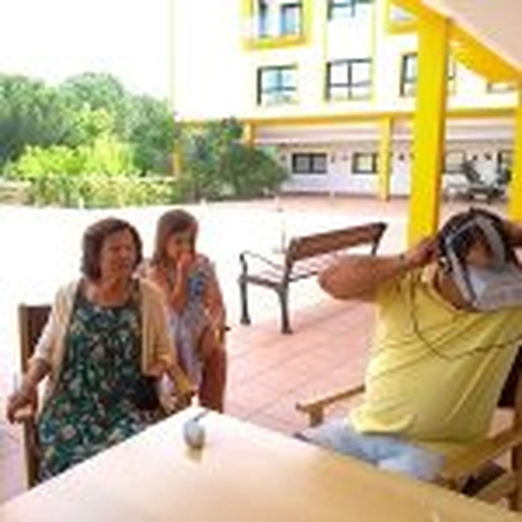 Familiares-y-realidad-virtual-DomusVi-Alcalá-de-Guadaíra-1-150x150.jpg