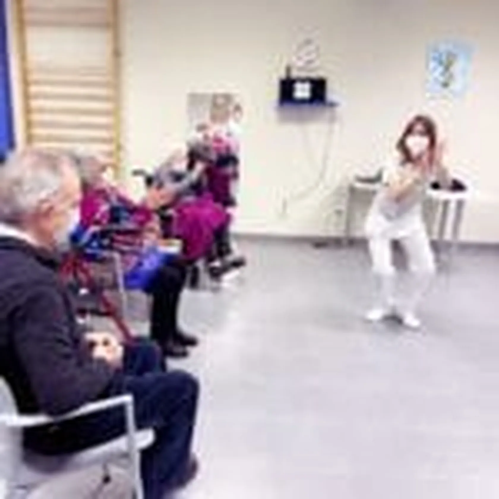 DomusVi-Valdemoro-musicoterapia-5-150x150.jpg