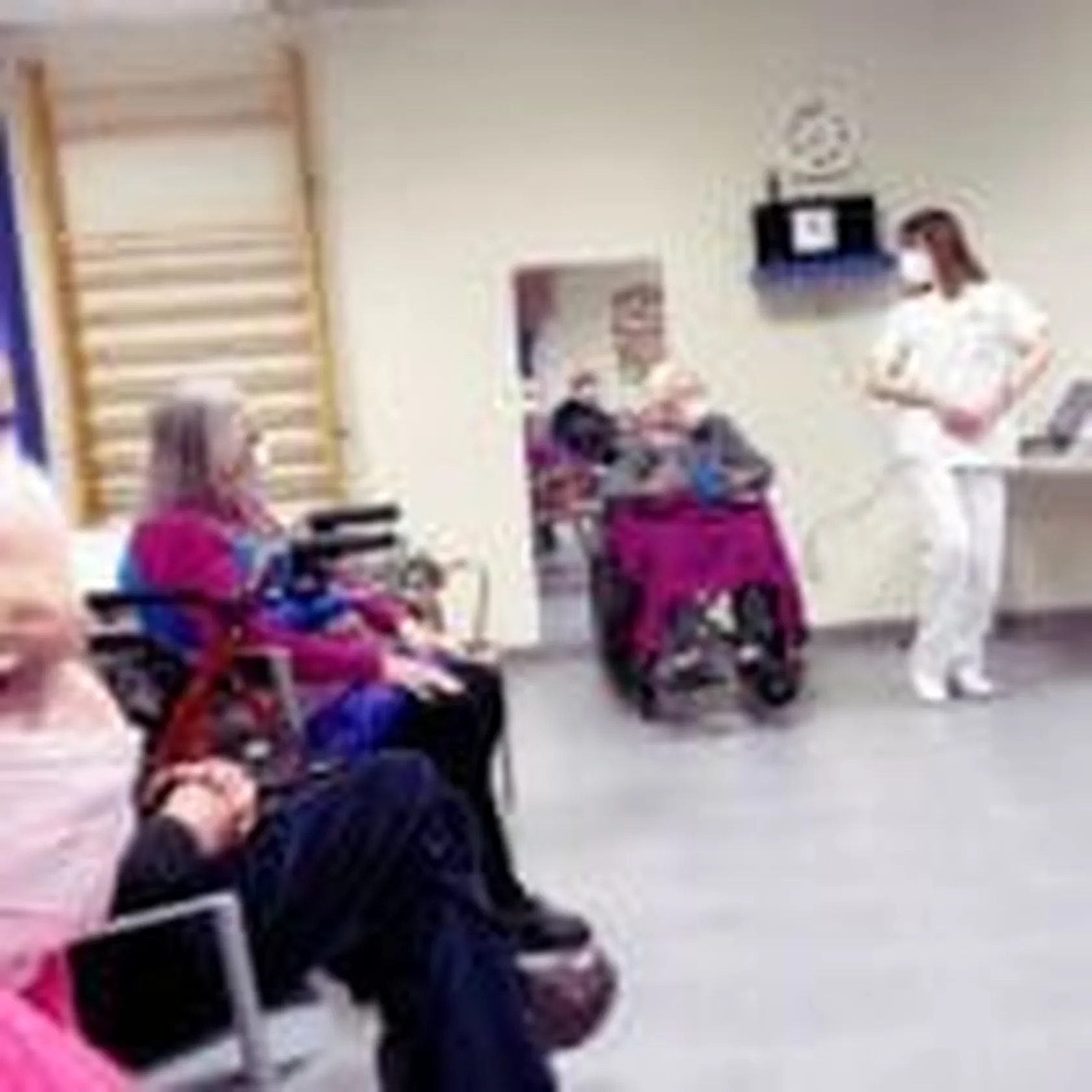 DomusVi-Valdemoro-musicoterapia-3-150x150.jpg