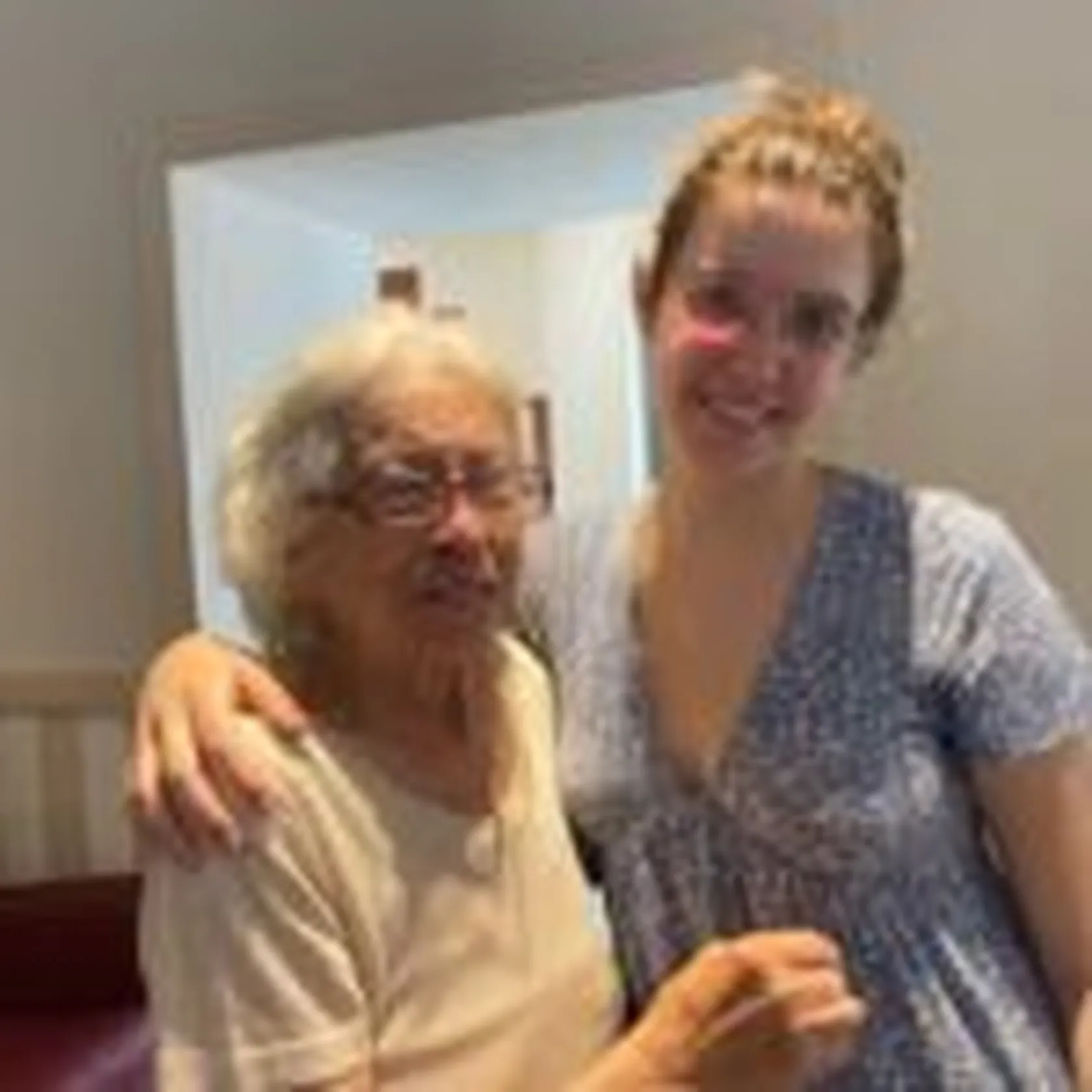 ABUELA-Y-NIETA-150x150.jpg