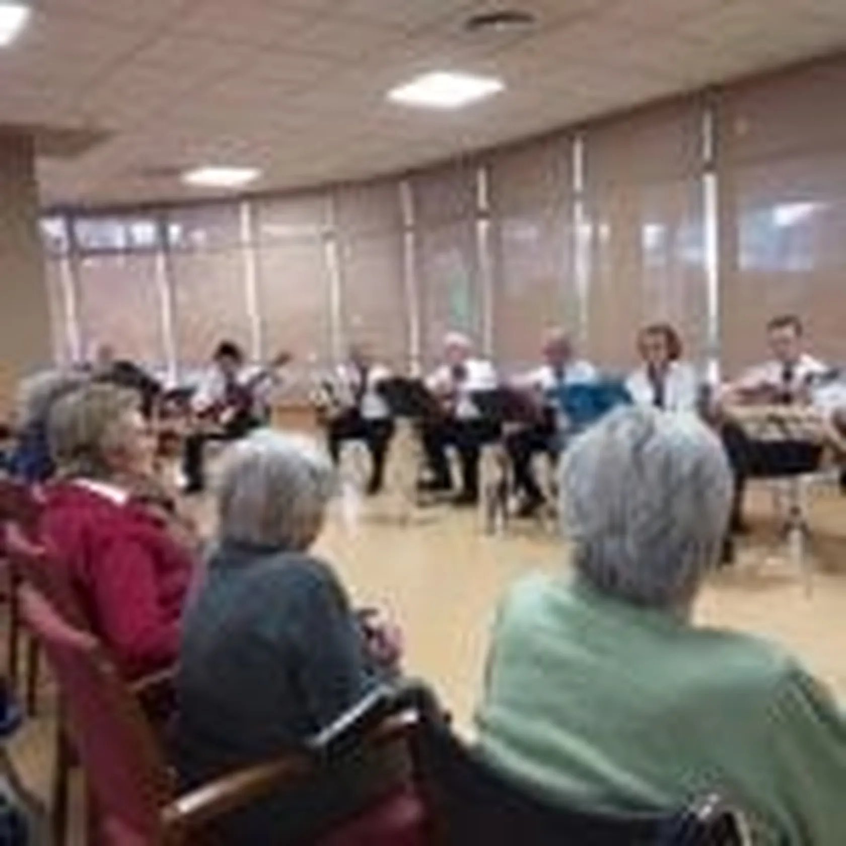 DomusVi-Valdemoro-grupo-guitarras-Ilusión-2-150x150.jpg