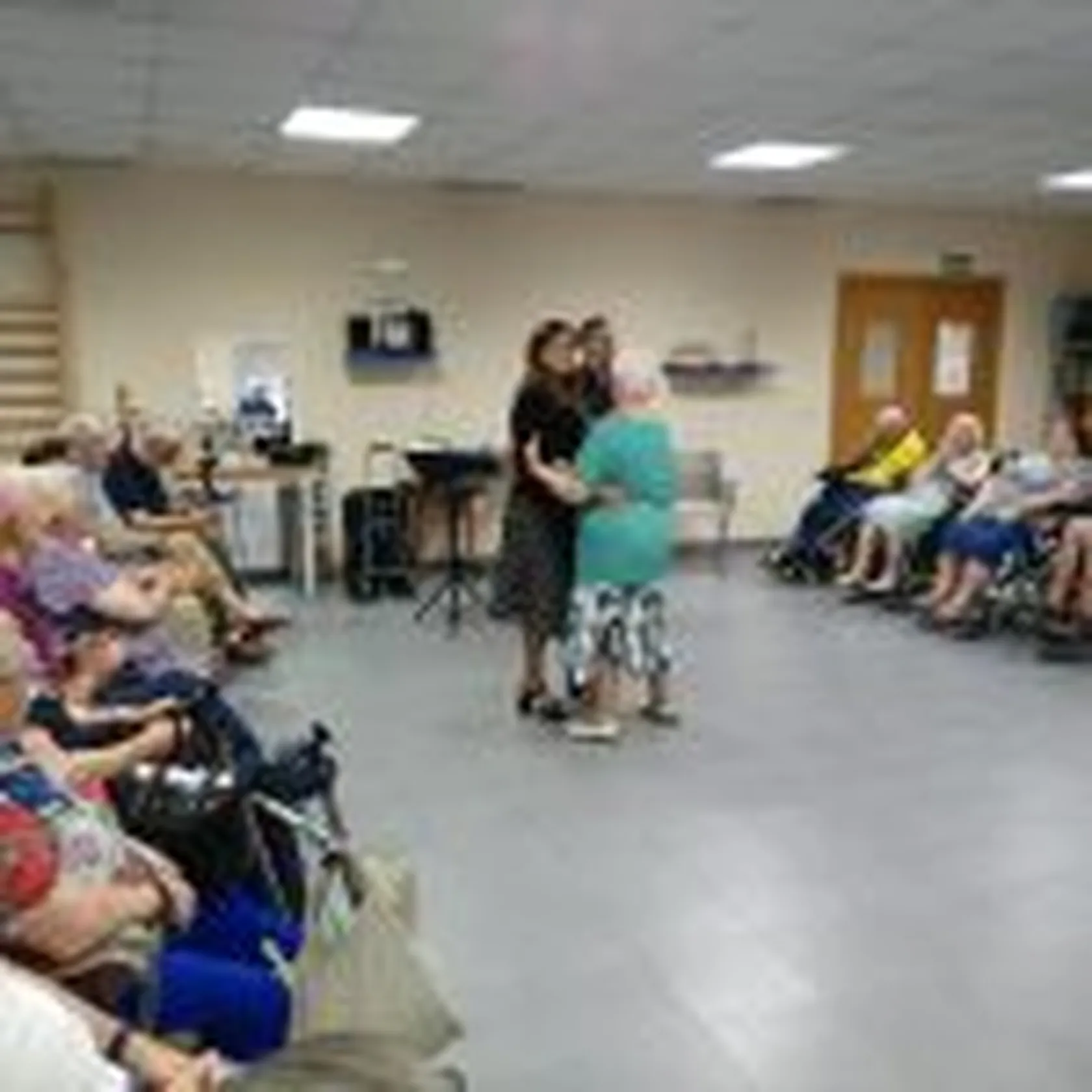 DomusVi-Valdemoro-musicoterapia-con-Rafael-Yero-2-150x150.jpeg